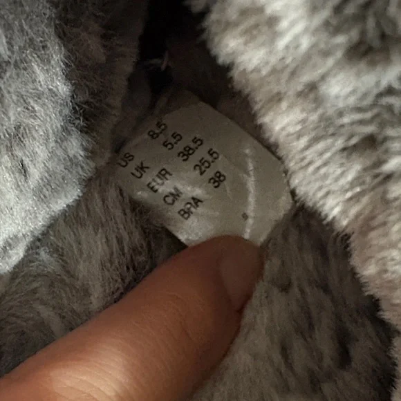 NWOT Bobs For Skechers Chocolate Faux Fur Slippers - Picture 9 of 9